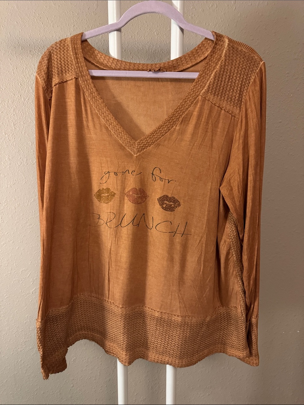 POL, Women’s V-Neck Long Sleeve Top in Rust — Gone for Brunch Graphic, L NWOT